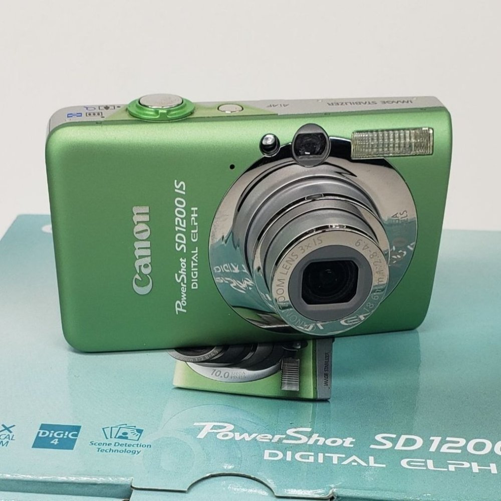 Canon PowerShot IXUS 95 IS/SD1200 10 MP Digital Camera Mint Green Complete Box!